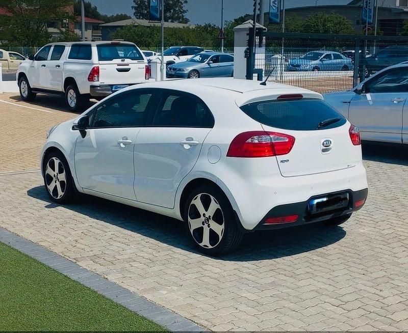 Gebraucht Kia Rio DREAM-TEAM Edition 109 PS (80 kW) 2012 Weiß Limousine