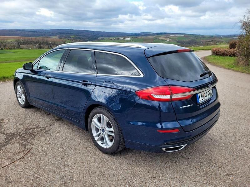 Gebraucht Ford Mondeo Titanium 179 PS (131 kW) 2018 Blau Limousine