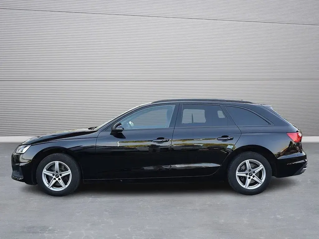 Gebraucht Audi A4 136 PS (100 kW) 2023 Brillantschwarz Kombi