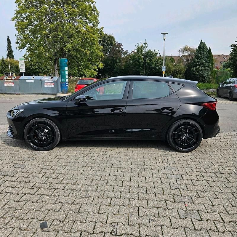 Schwarz Gebraucht 2022 Cupra Leon Limousine | 37.000 € - Bild 1/4