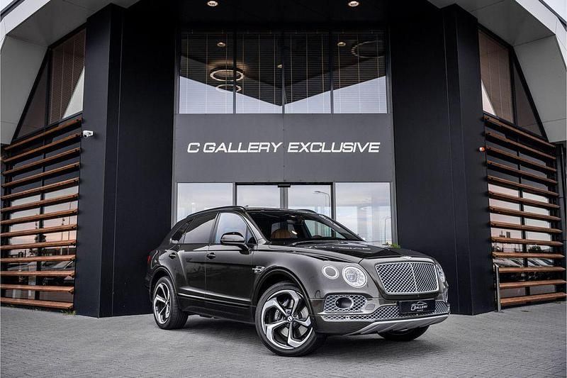 Grau Gebraucht 2016 Bentley Bentayga SUV | 87.995 € (Guter Preis) - Bild 1/4