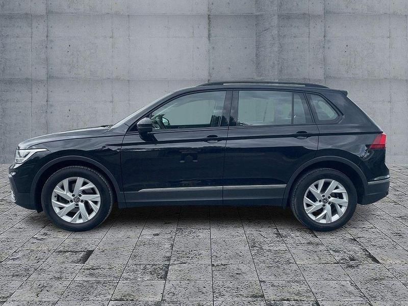 Gebraucht VW Tiguan Life 200 PS (147 kW) 2022 Deep black perleffekt SUV