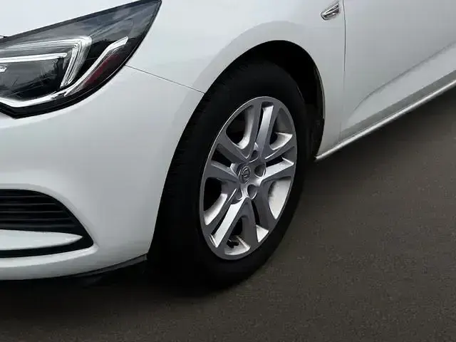 Gebraucht Opel Astra Edition 150 PS (110 kW) 2016 Weiß Limousine