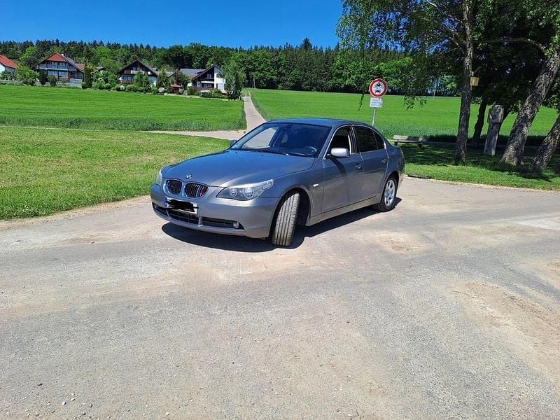 Grau Gebraucht 2006 BMW 523 Limousine | 4.600 € (Guter Preis) - Bild 1/4