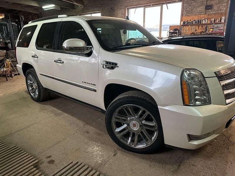 Gebraucht Cadillac Escalade 409 PS (300 kW) 2013 Weiß SUV