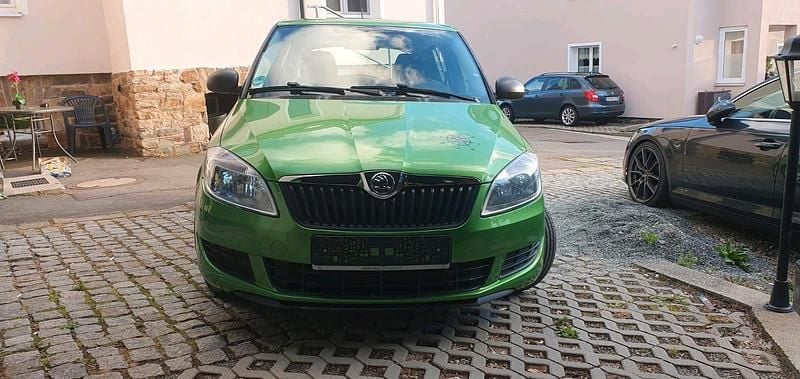 Grün Gebraucht 2014 Skoda Fabia Cool Edition Kleinwagen | 4.500 € (Superpreis) - Bild 1/4