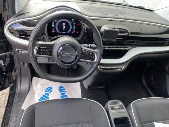 Gebraucht Fiat 500e Action 69 kW (95 PS) 2022 Onyx schwarz Kleinwagen