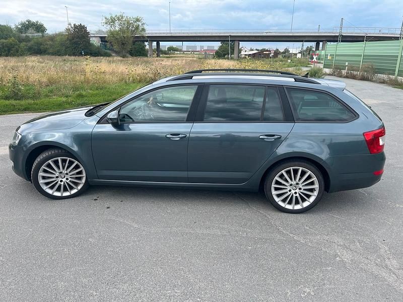 Grau Gebraucht 2015 Skoda Octavia Ambition Kombi | 8.000 € (Fairer Preis) - Bild 1/4