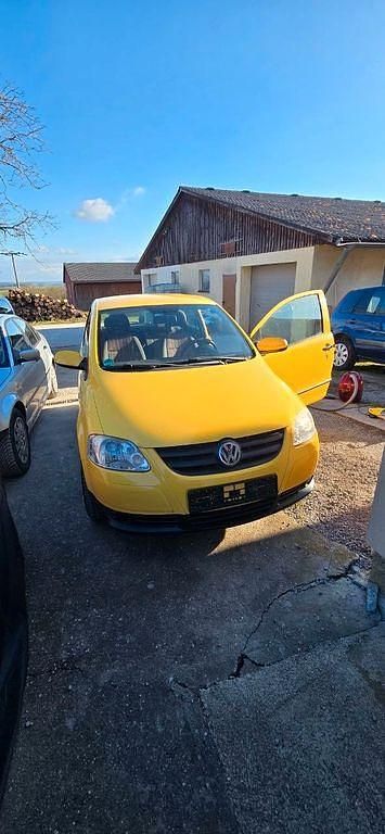 Second-hand VW Fox 75 CP (55 kW) 2005 Galben Hatchback