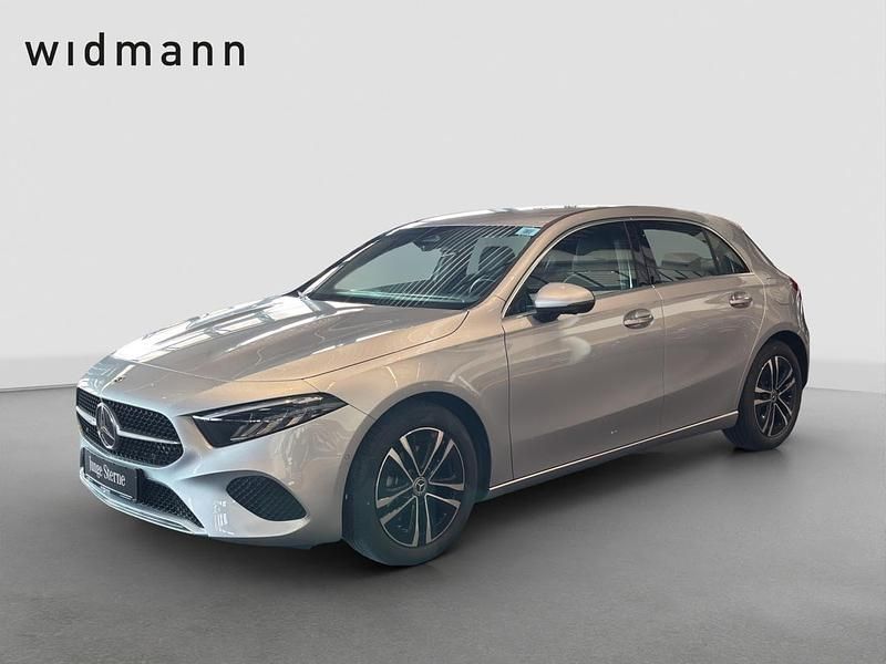 Metalliclack hightechsilber Gebraucht 2024 Mercedes A180 Progressive Limousine | 28.850 € (Guter Preis) - Bild 1/4