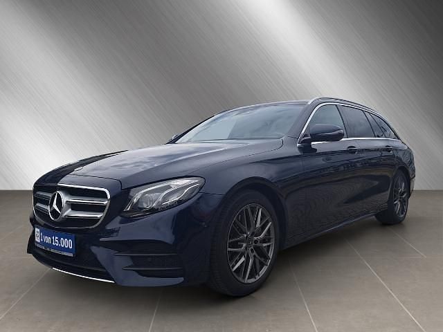 Blau Gebraucht 2019 Mercedes E300 AMG line Limousine | 28.990 € (Superpreis) - Bild 1/4