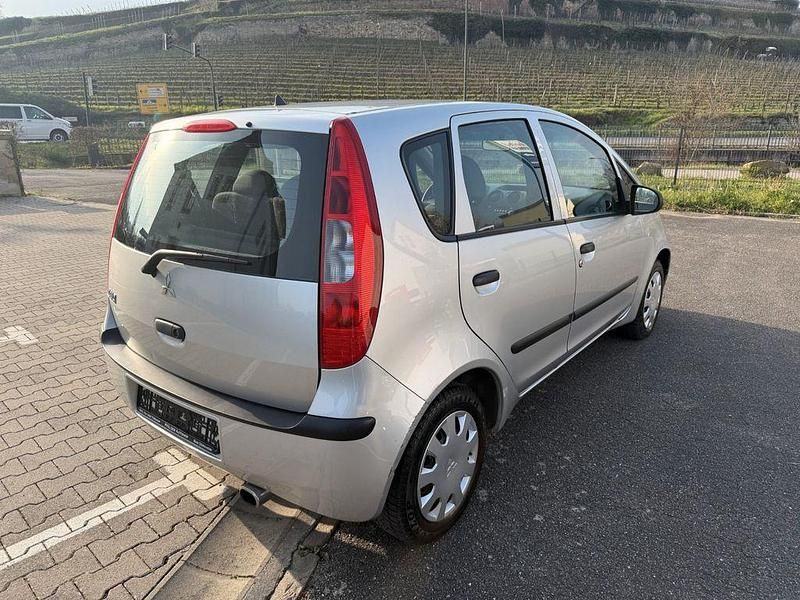 Gebraucht Mitsubishi Colt Invite 95 PS (69 kW) 2005 Silber Kleinwagen