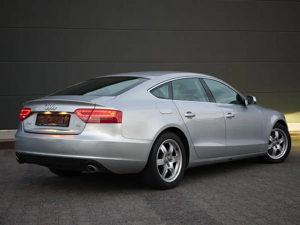 Gebraucht Audi A5 Sport 190 PS (139 kW) 2011 Eissilber metallic Coupé