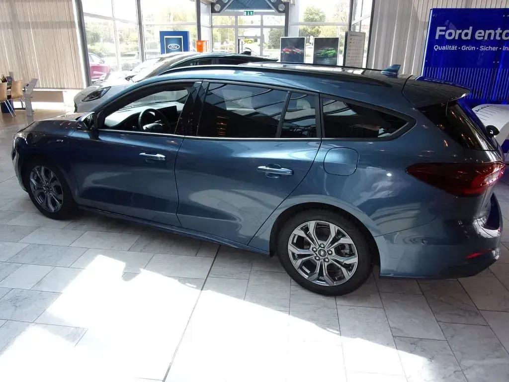 Gebraucht Ford Focus ST-Line X 125 PS (91 kW) 2024 Blau Limousine