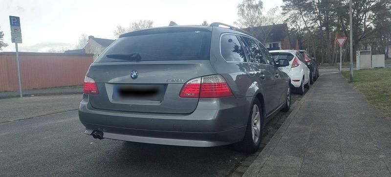Gebraucht BMW 523 177 PS (130 kW) 2007 Grau Kombi