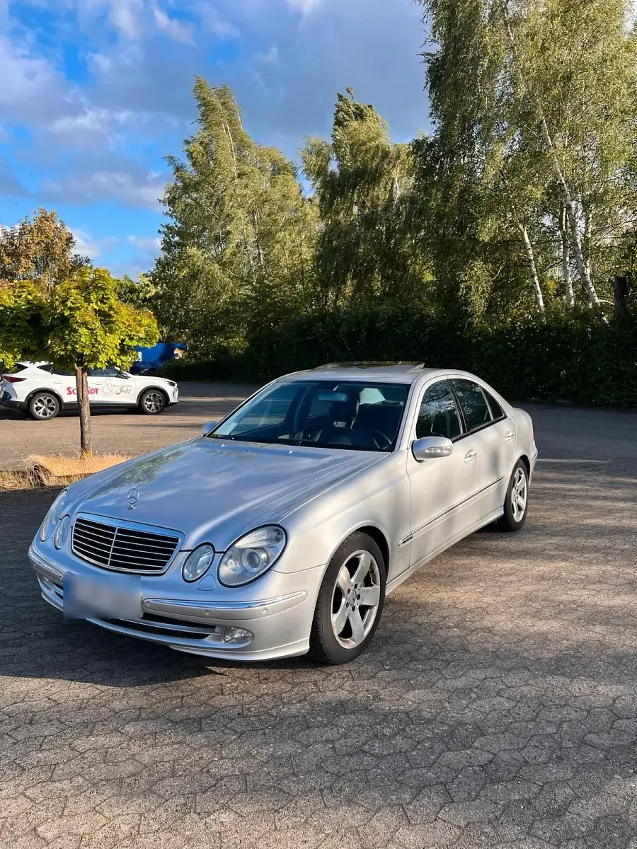 Gebraucht Mercedes E500 Avantgarde 306 PS (225 kW) 2002 Silber Limousine
