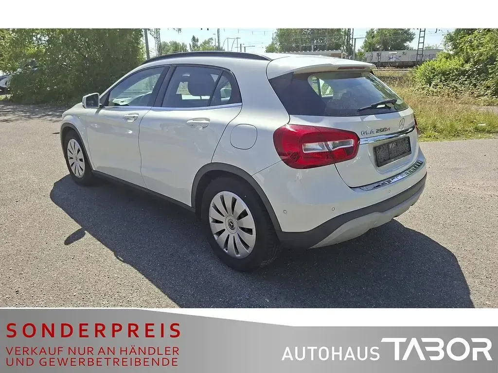Gebraucht Mercedes GLA200 Style 136 PS (100 kW) 2017 Weiß SUV