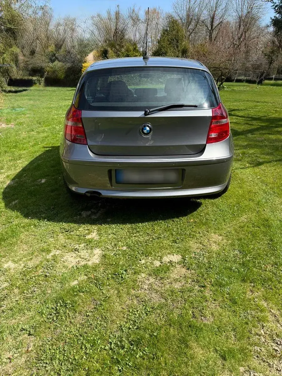 Gebraucht BMW 116 122 PS (89 kW) 2009 Grau Kleinwagen