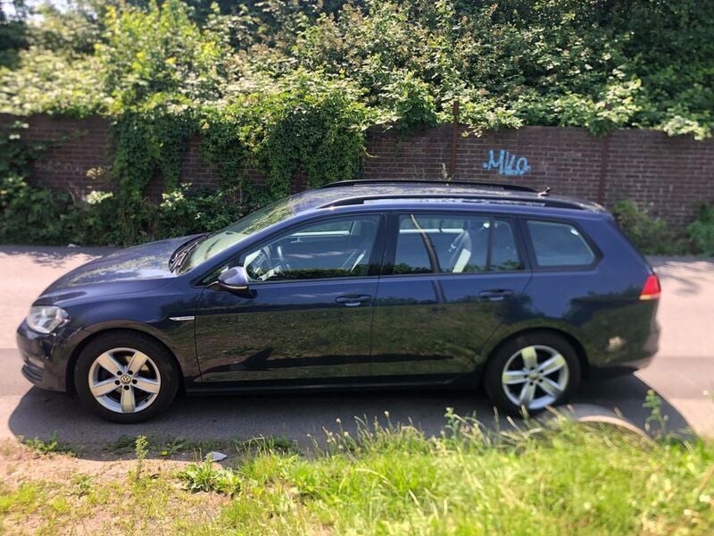 Gebraucht VW Golf VII Trendline 110 PS (80 kW) 2015 Blau Kombi