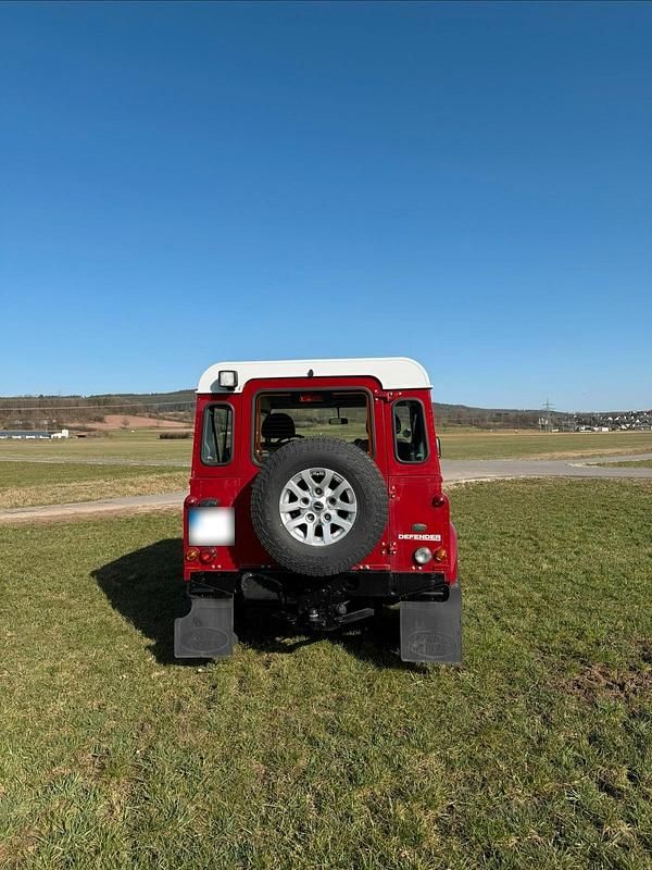Gebraucht Land Rover Defender 122 PS (89 kW) 2011 Rot Kombi