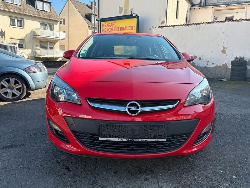 Gebraucht Opel Astra Selection 116 PS (85 kW) 2015 Rot Limousine