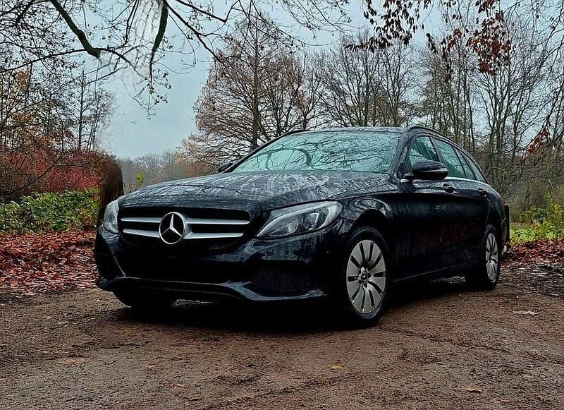 Schwarz Gebraucht 2017 Mercedes C220 Limousine | 11.200 € (Guter Preis) - Bild 1/4