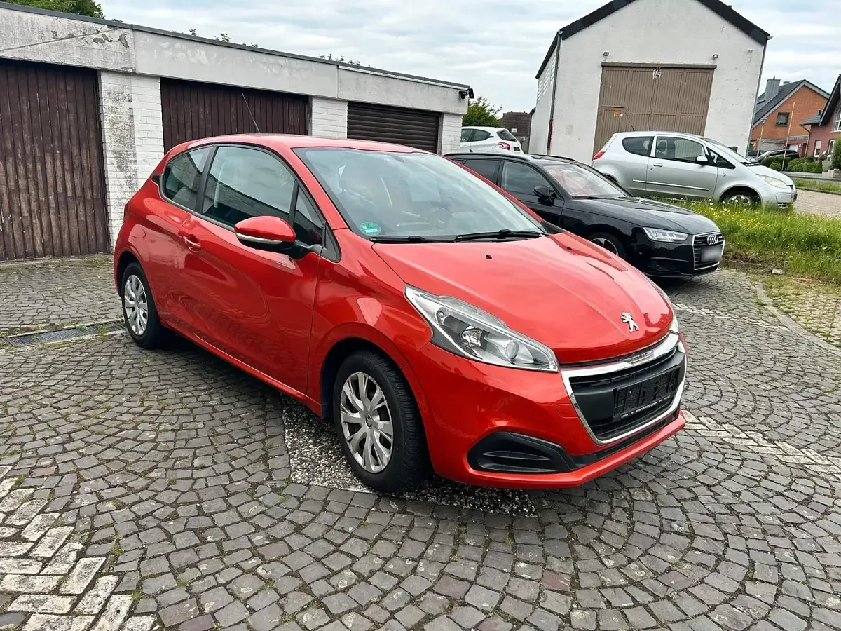 Gebraucht Peugeot 208 86 PS (63 kW) 2016 Orange Kleinwagen