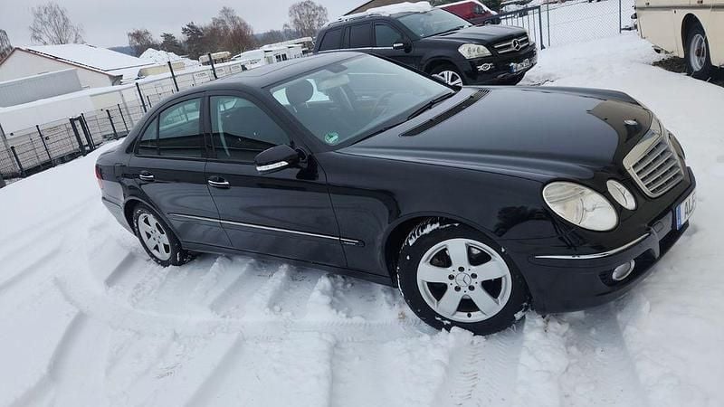 Blau Gebraucht 2007 Mercedes E200 Elegance Limousine | 8.500 € (Fairer Preis) - Bild 1/4