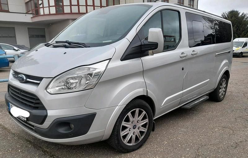 Silber Gebraucht 2017 Ford Tourneo Custom Limited Van / Kleinbus | 26.650 € - Bild 1/4
