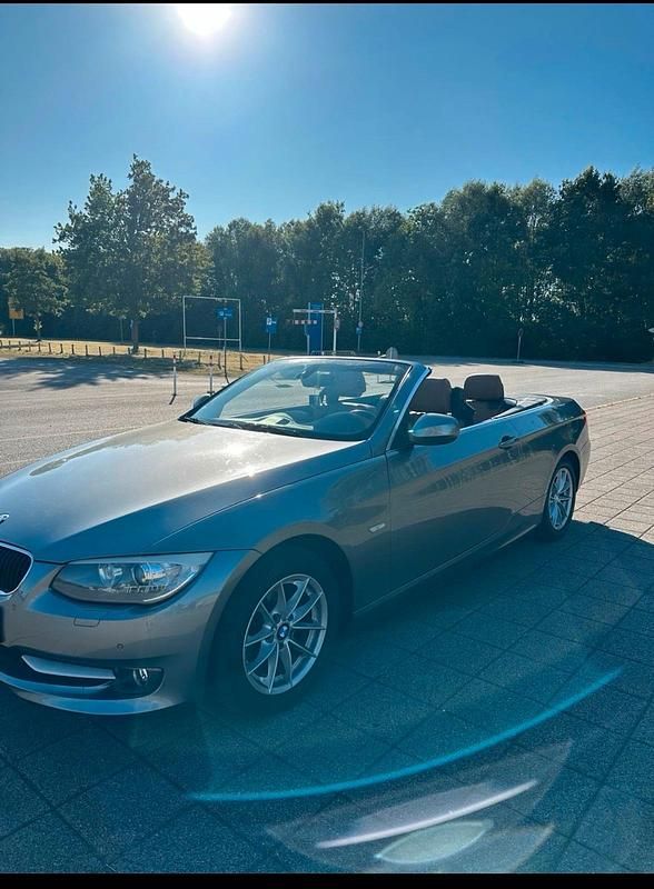 Gebraucht BMW 318 Cabriolet 143 PS (105 kW) 2011 Grau Cabrio