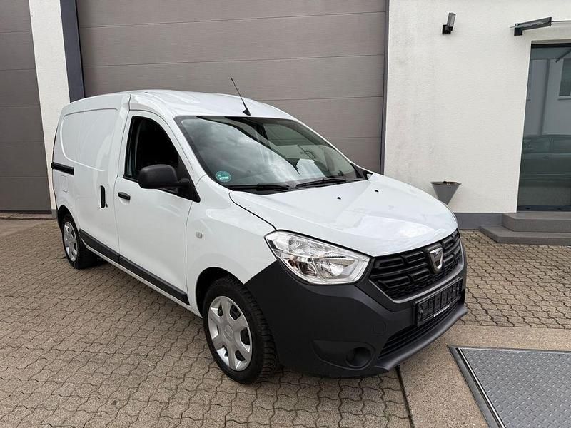 Weiß Gebraucht 2021 Dacia Dokker Express Essentiel Van | 9.999 € (Etwas zu teuer) - Bild 1/4
