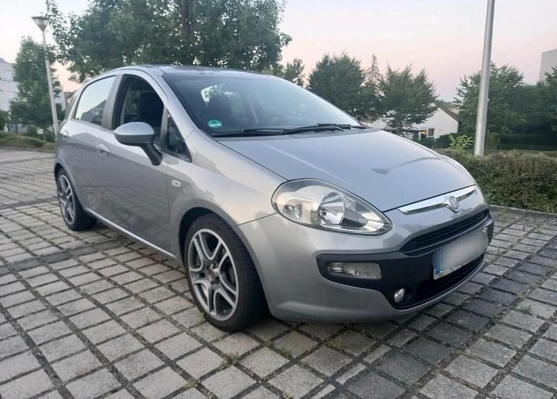 Gebraucht Fiat Punto 77 PS (56 kW) 2010 Silber Limousine
