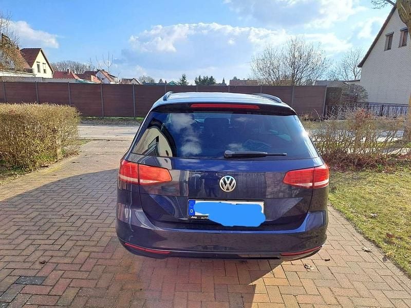 Gebraucht VW Passat Trendline 120 PS (88 kW) 2015 Blau Kombi