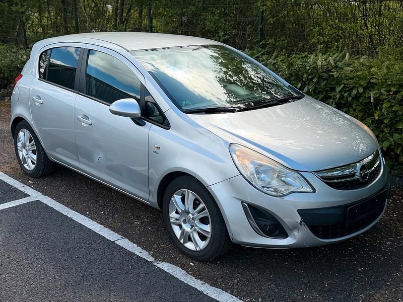 Second-hand Opel Corsa 101 CP (74 kW) 2011 Argintiu Hatchback