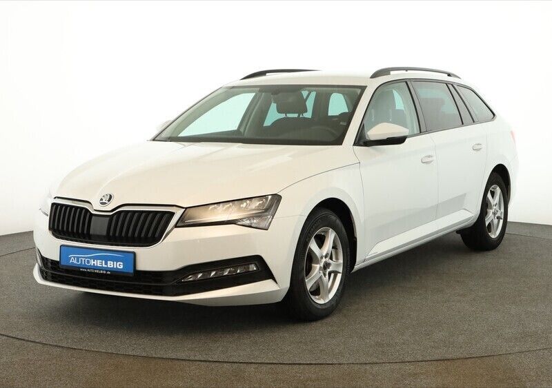 Moonweiss metallic Gebraucht 2022 Skoda Superb Kombi | 20.380 € (Superpreis) - Bild 1/4