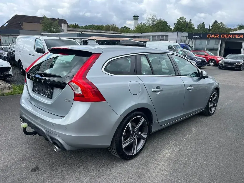 Gebraucht Volvo V60 R-Design 181 PS (133 kW) 2014 Silber Kombi
