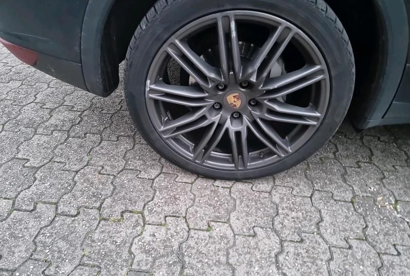 Second-hand Porsche Cayenne 385 CP (283 kW) 2014 Negru SUV