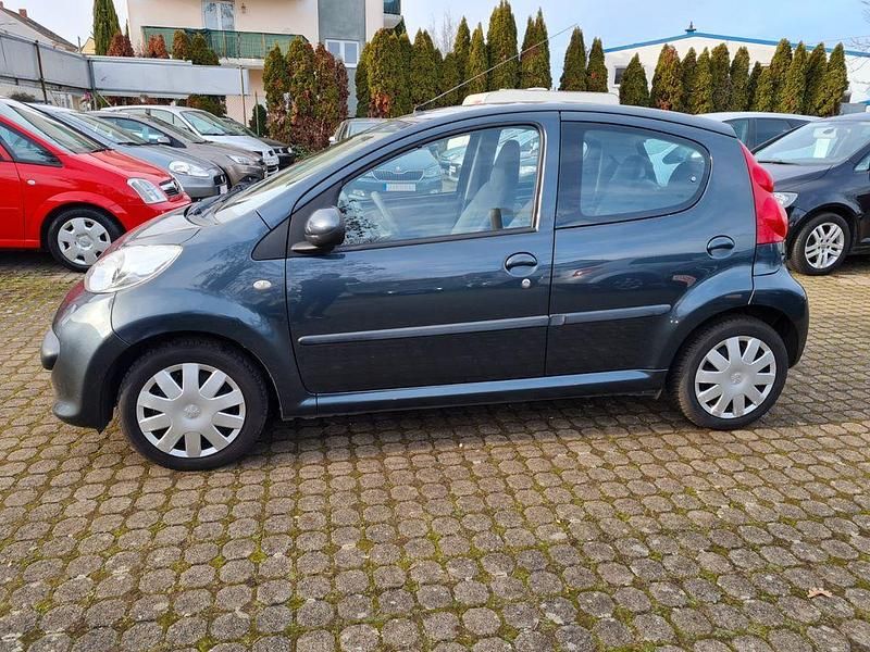 Gebraucht Peugeot 107 68 PS (50 kW) 2008 Grau Kleinwagen