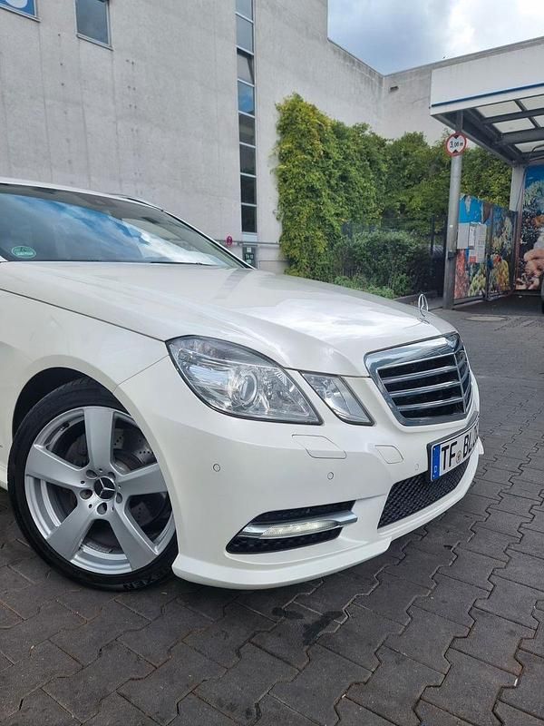 Gebraucht Mercedes E300 Avantgarde 231 PS (169 kW) 2012 Weiß Kombi