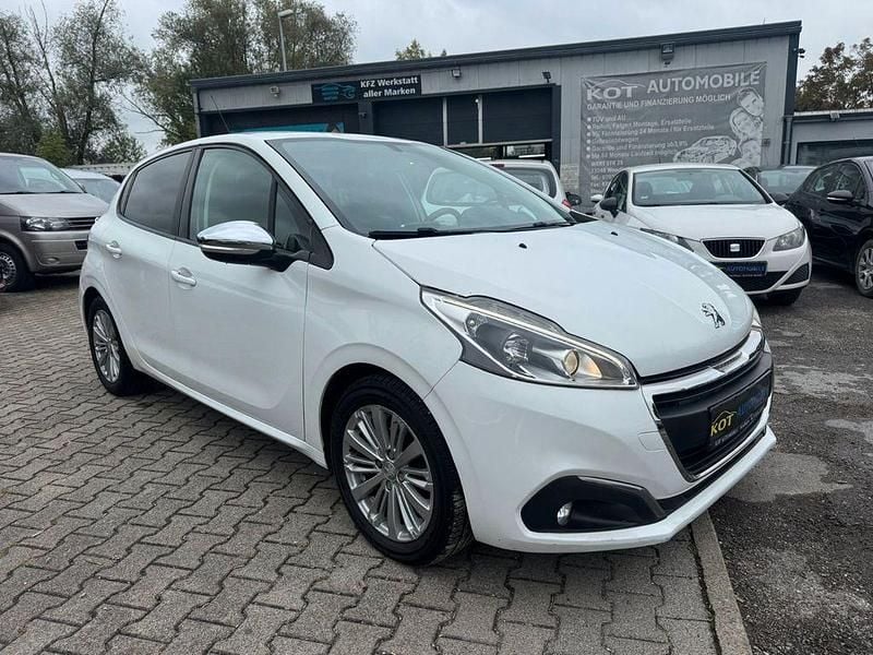 Gebraucht Peugeot 208 Style 82 PS (60 kW) 2017 Weiß Kleinwagen
