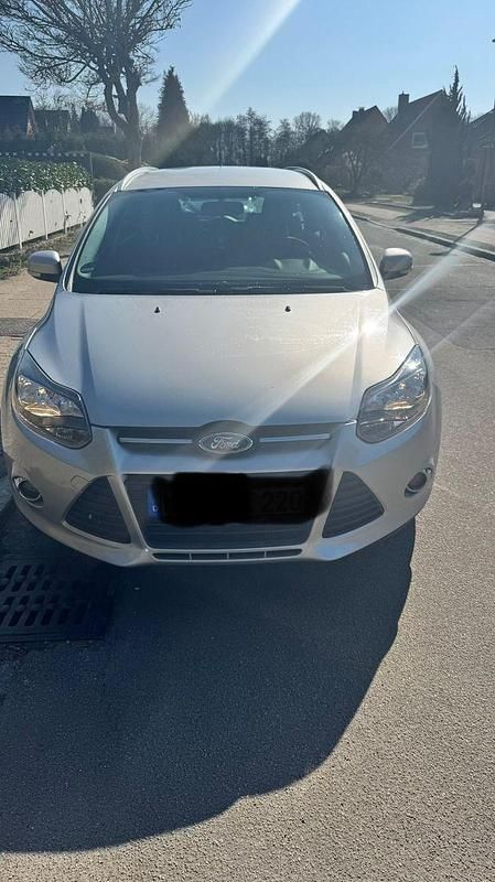 Gebraucht Ford Focus Champions Edition 116 PS (85 kW) 2012 Silber Kombi