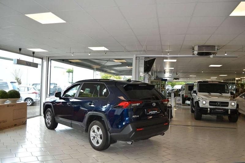 Blau Gebraucht 2022 Toyota RAV4 XLE SUV | 34.900 € (Teuer) - Bild 1/4