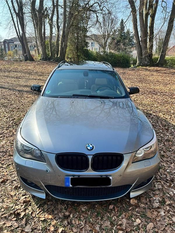 Gebraucht BMW 530 235 PS (172 kW) 2009 Grau Kombi