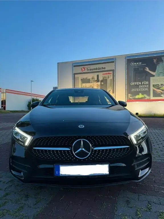 Gebraucht Mercedes A200 AMG line 163 PS (119 kW) 2022 Schwarz Limousine
