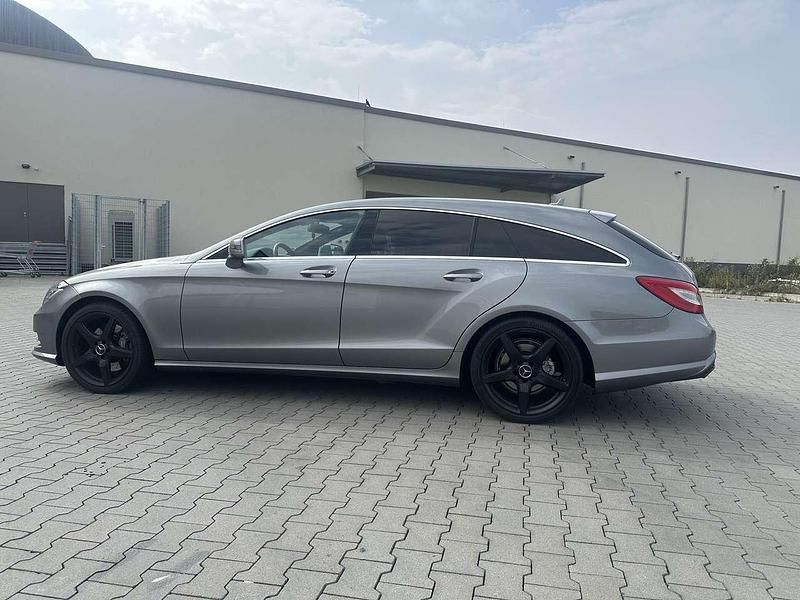 Schwarz Gebraucht 2014 Mercedes CLS350 Shooting Brake AMG line Kombi | 26.660 € (Teuer) - Bild 1/4