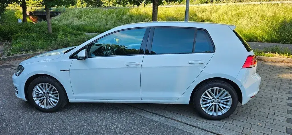 Używany VW Golf VII Cup 110 KM (80 kW) 2015 Biały Sedan/Limuzyna