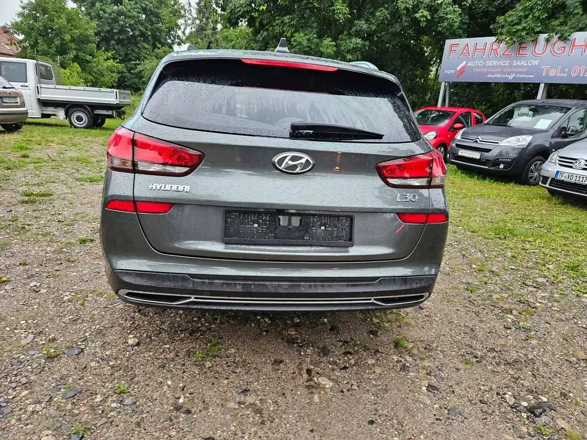 Gebraucht Hyundai i30 Select 120 PS (88 kW) 2022 Amazon grey / met Kombi
