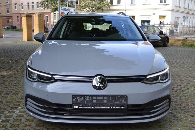 Gebraucht VW Golf VIII Life 150 PS (110 kW) 2024 Mondsteingrau Kombi