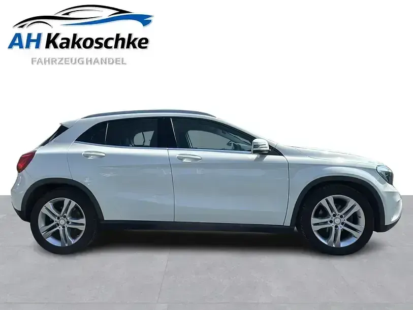 Gebraucht Mercedes GLA220 177 PS (130 kW) 2015 Calcitweiss  unilack SUV