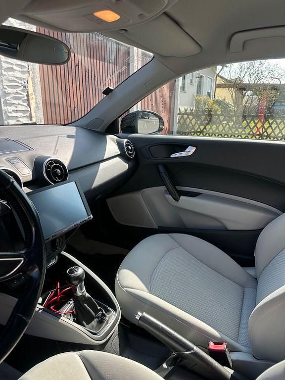 Gebraucht Audi A1 Attraction 86 PS (63 kW) 2011 Schwarz Kleinwagen